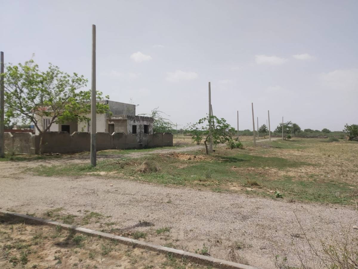 Urgent sale Jaipur prime location plots only 10500 rs square yard me 