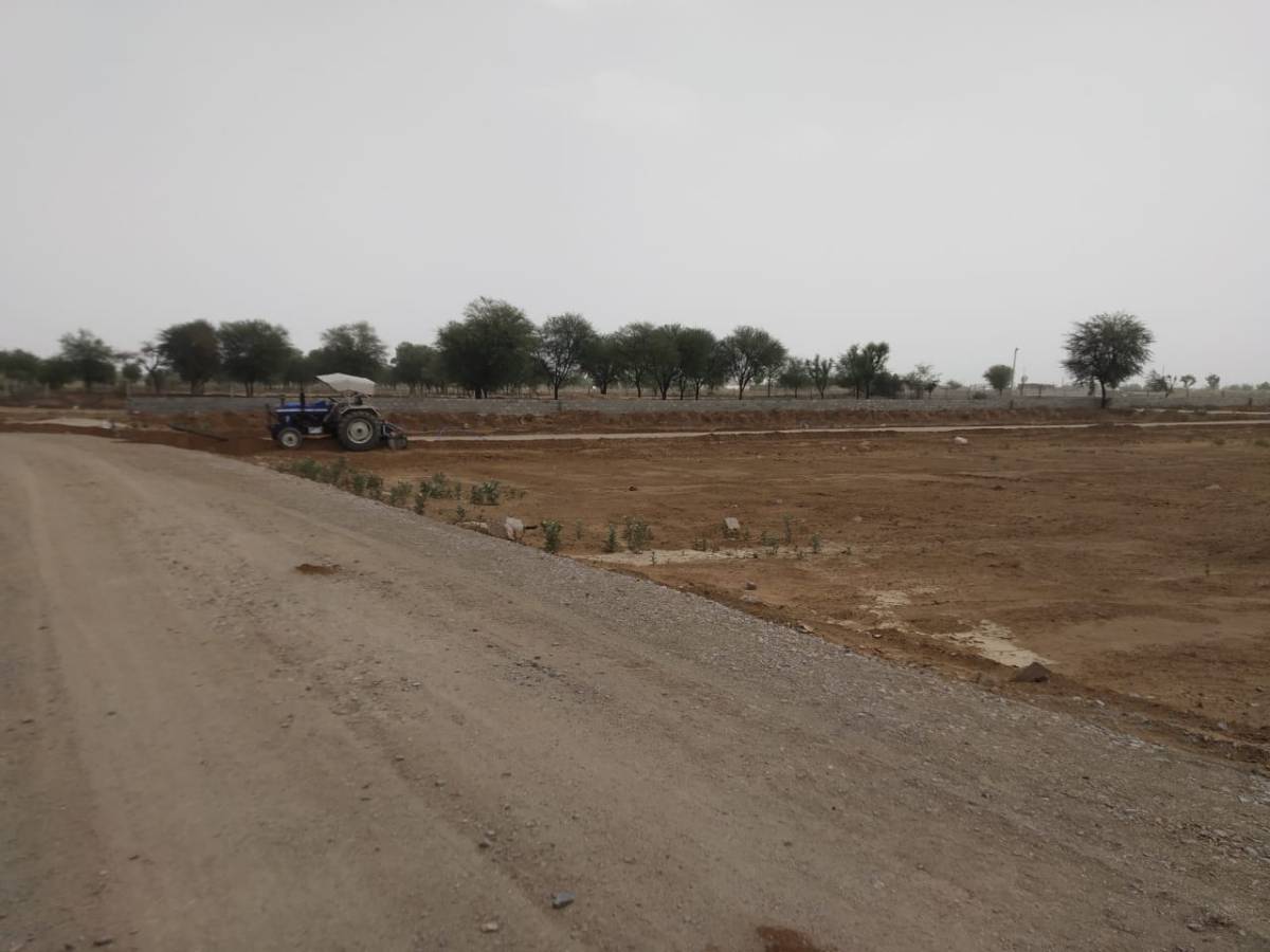 Urgent sale Jaipur prime location 100 square yard plot only 13 lakhs 