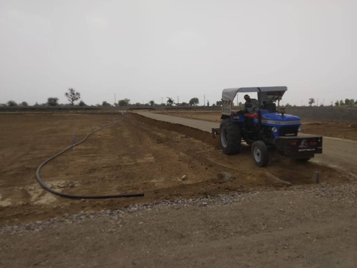 Urgent sale Jaipur prime location 100 square yard plot only 13 lakhs 