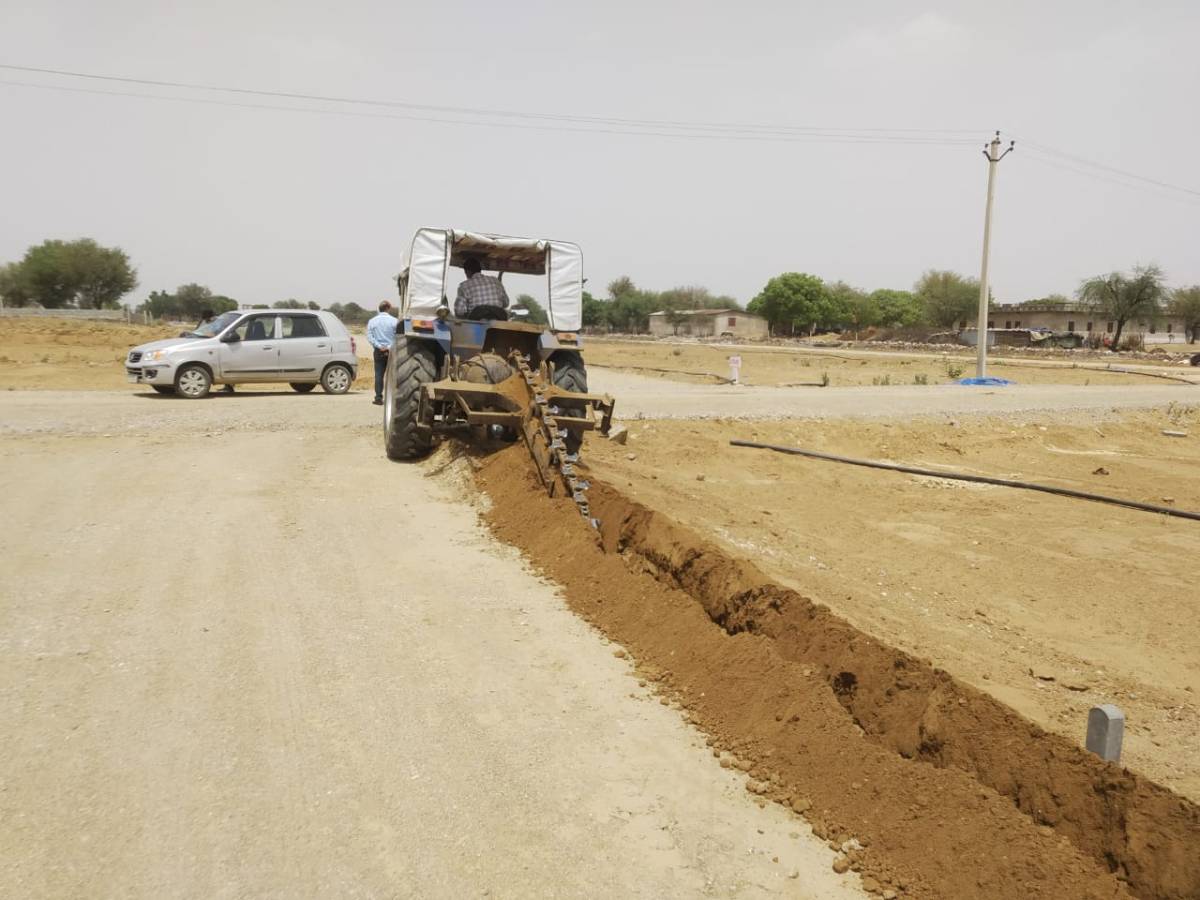 Urgent sale Jaipur prime location 100 square yard plot only 13 lakhs 