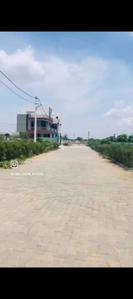 Balawala lakhna 200 feet road per plot available only only 25000 rs sq